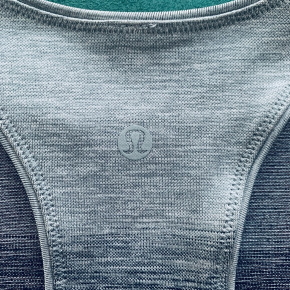 LIKE NEW lululemon seamless cropped tank - Picture 4 of 4